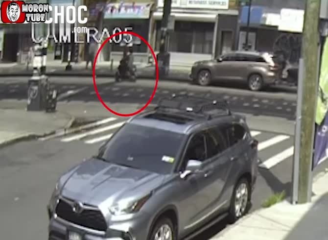 Video :A guy on a scooter who was shooting at strangers killed an 86-year-old man